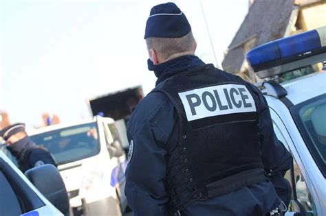 elle se fait baiser devant son mari|Essonne : il se masturbe dans la rue devant une femme avant de .